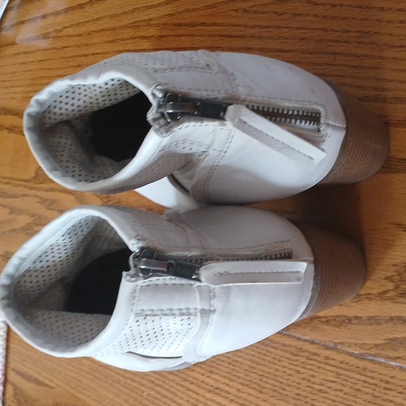 White Mountain booties - Picture 6 of 7